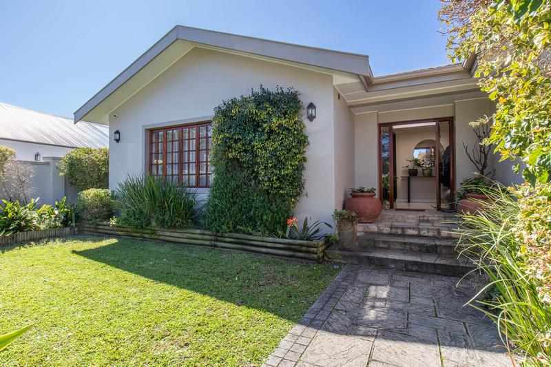 5 Bedroom Property for Sale in Bergvliet Western Cape